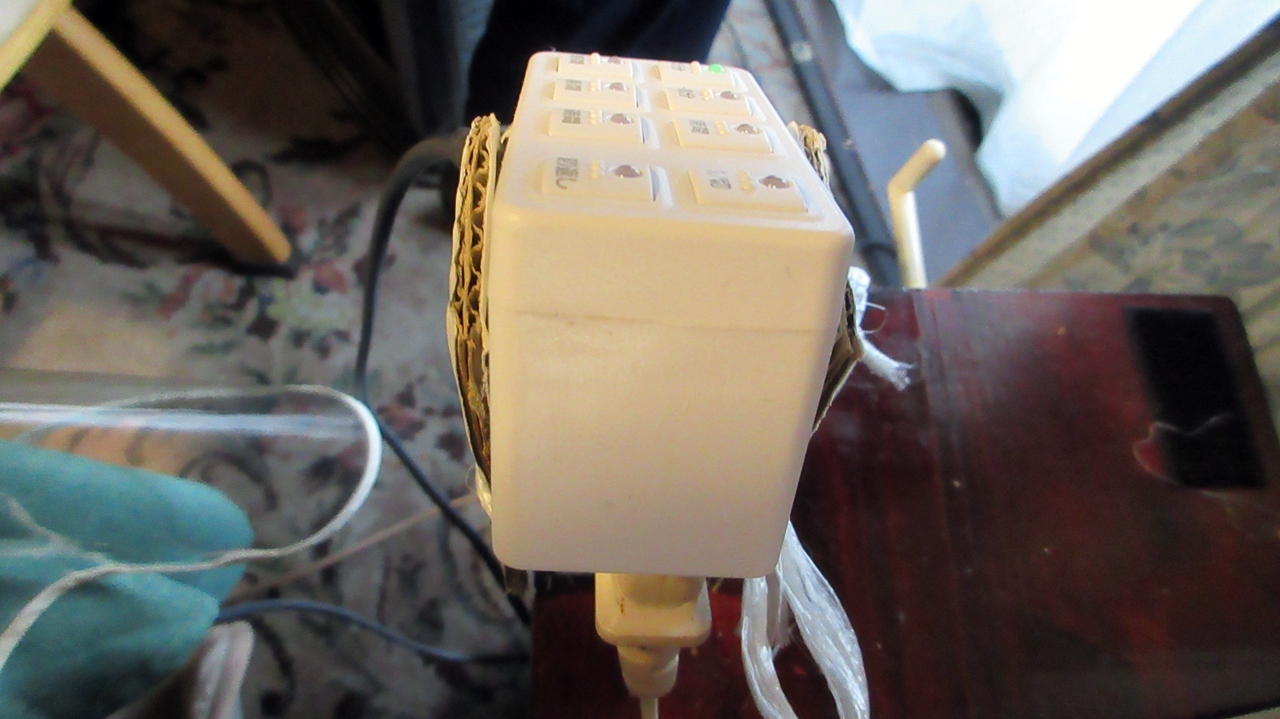 取り付けたデジタルタイマーを上から見たようす