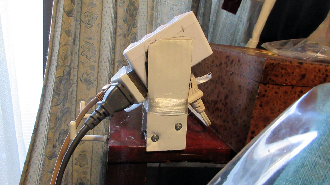 取り付けたデジタルタイマーを右から見たようす