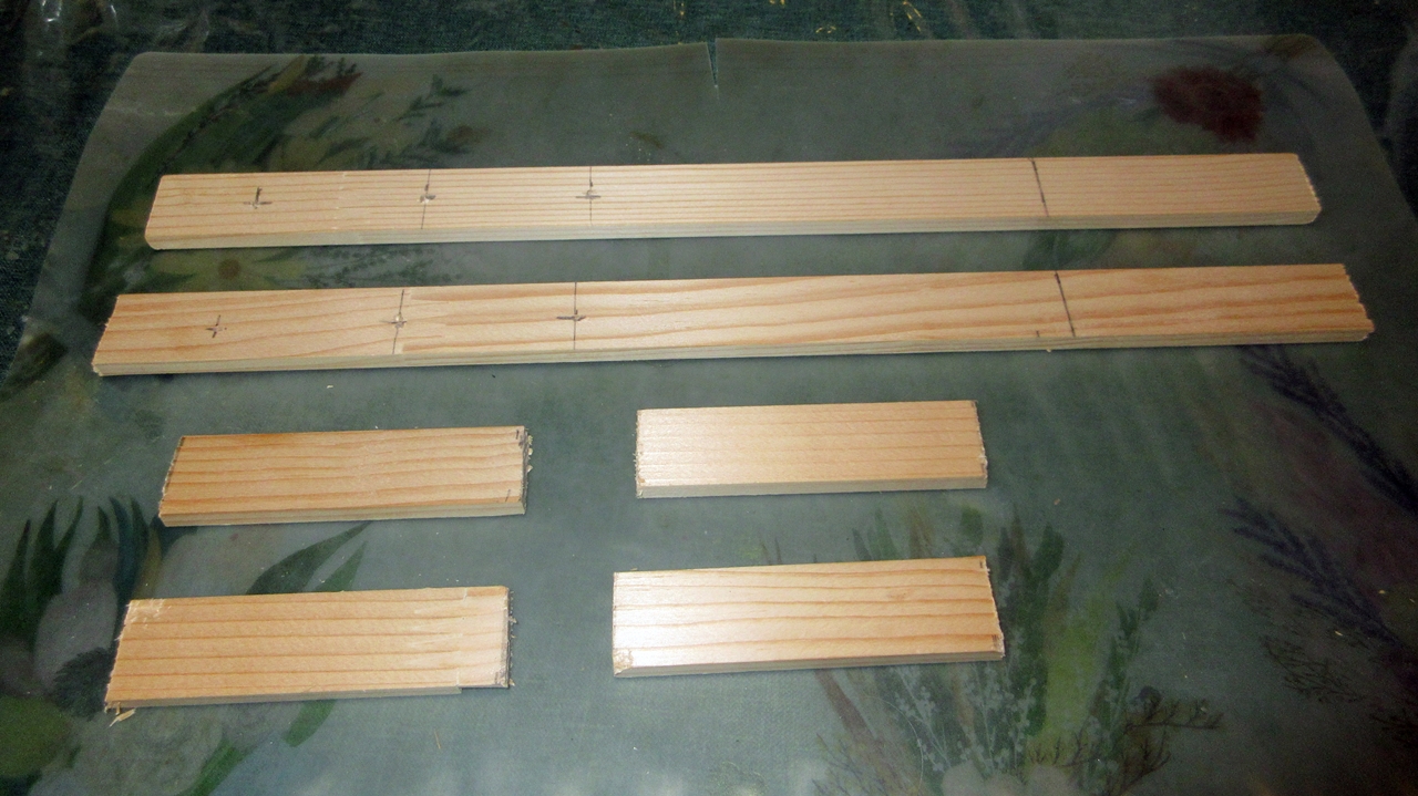 薄くて細い木材を適当な寸法に切断