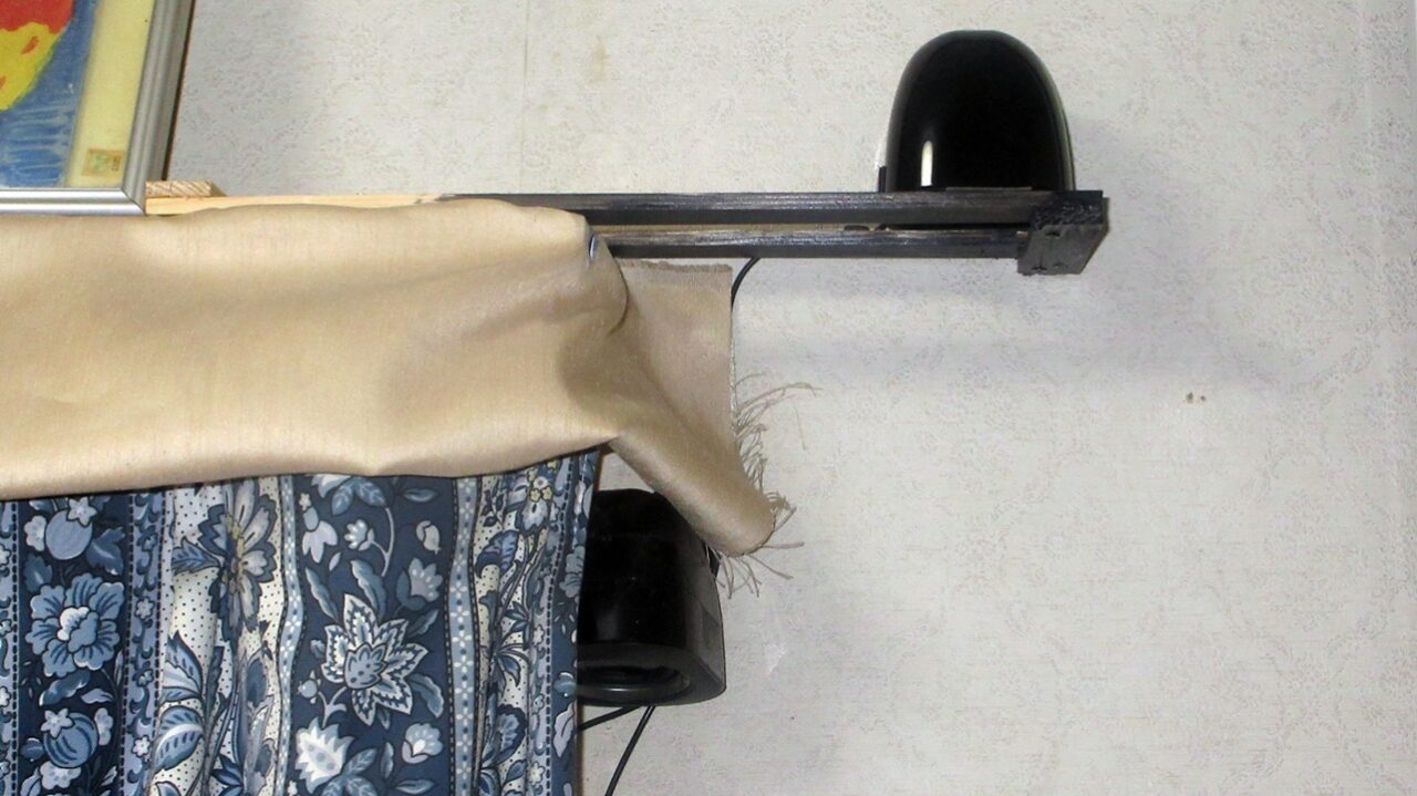 自分の後ろのTVスピーカーの2026年1月のようす