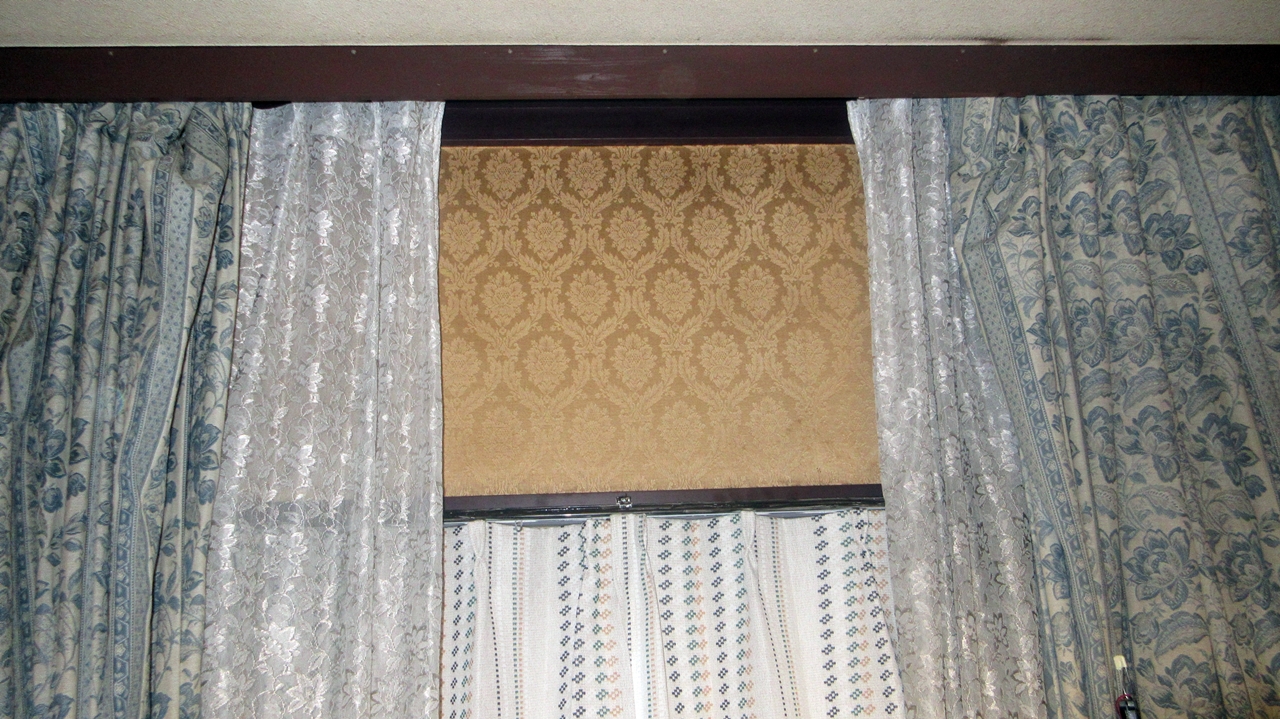 南側ベランダの二重カーテンのようす