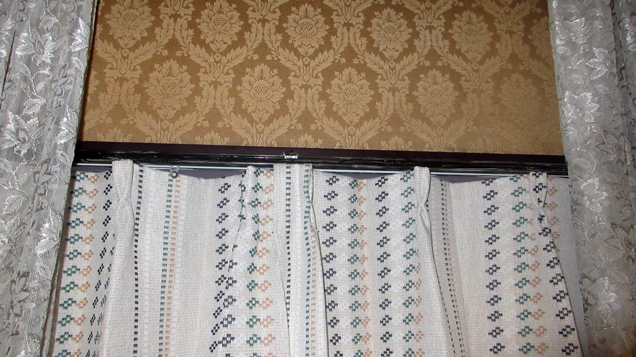 南側ベランダで追加したカーテンのようす