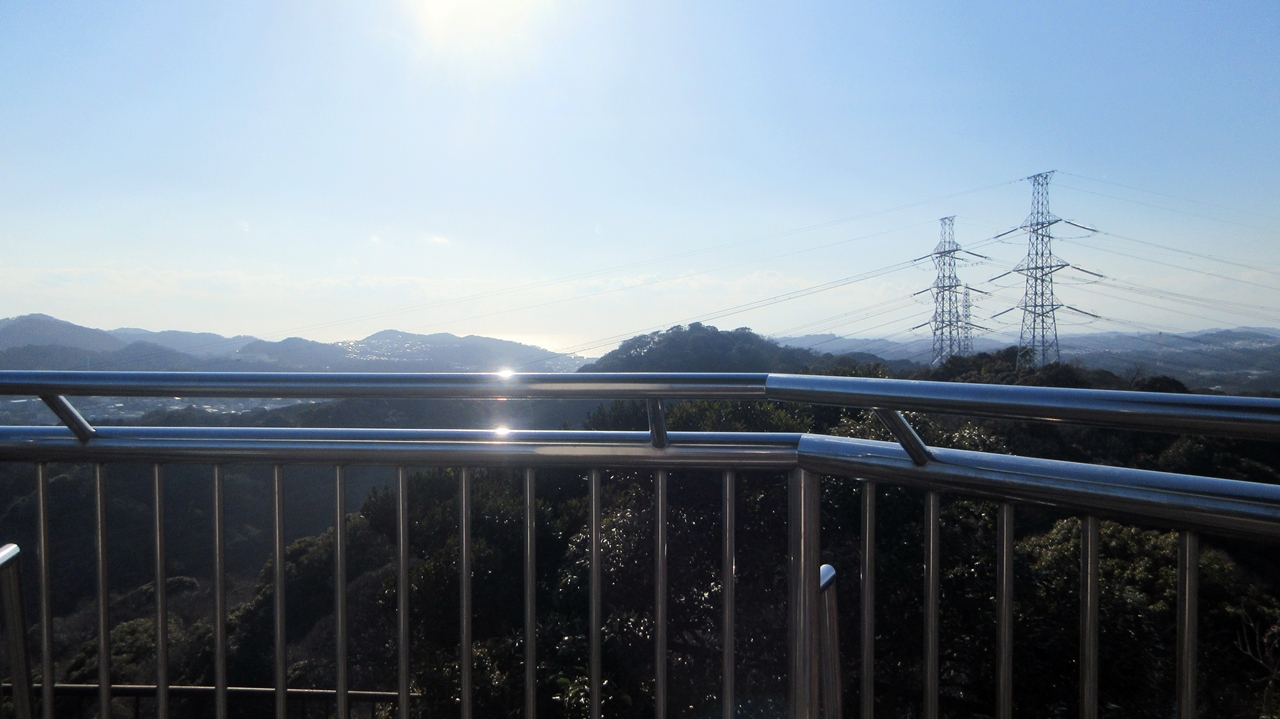 鷹取山展望台から西方向を眺めた景色