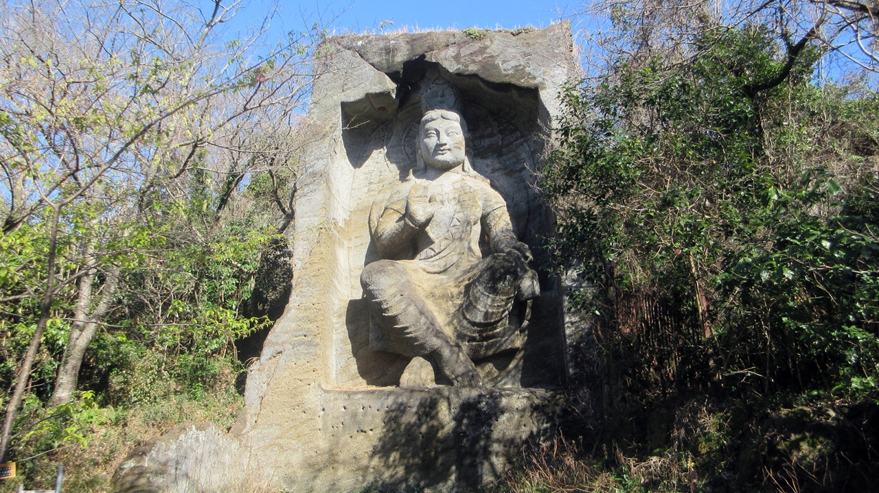 磨崖仏だけを収めた全体のようす