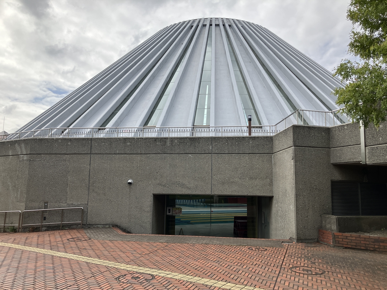 都筑プールの屋根のようす