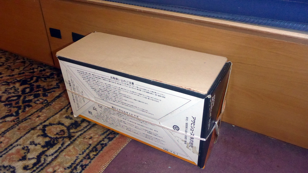 試しに作った紙製靴箱の足置き台