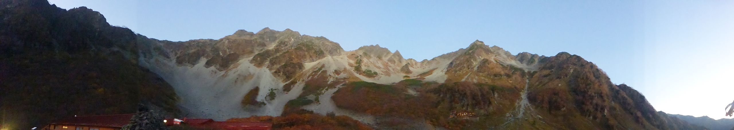 前穂高岳・奥穂高岳・涸沢岳・北穂高岳を見渡す（パノラマ写真）