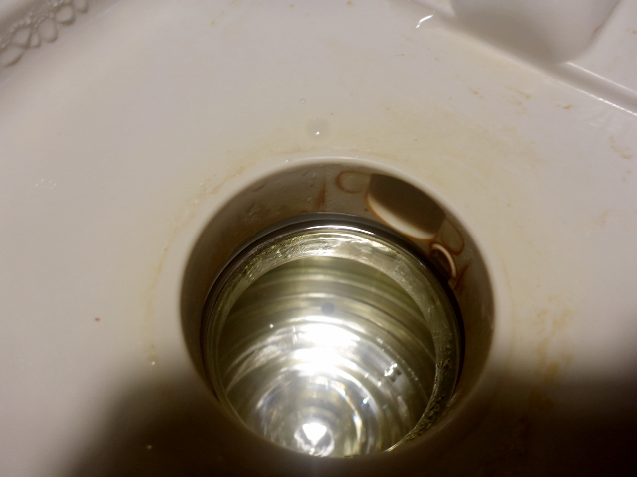 魔法瓶内部、揚水パイプを取り外した状態