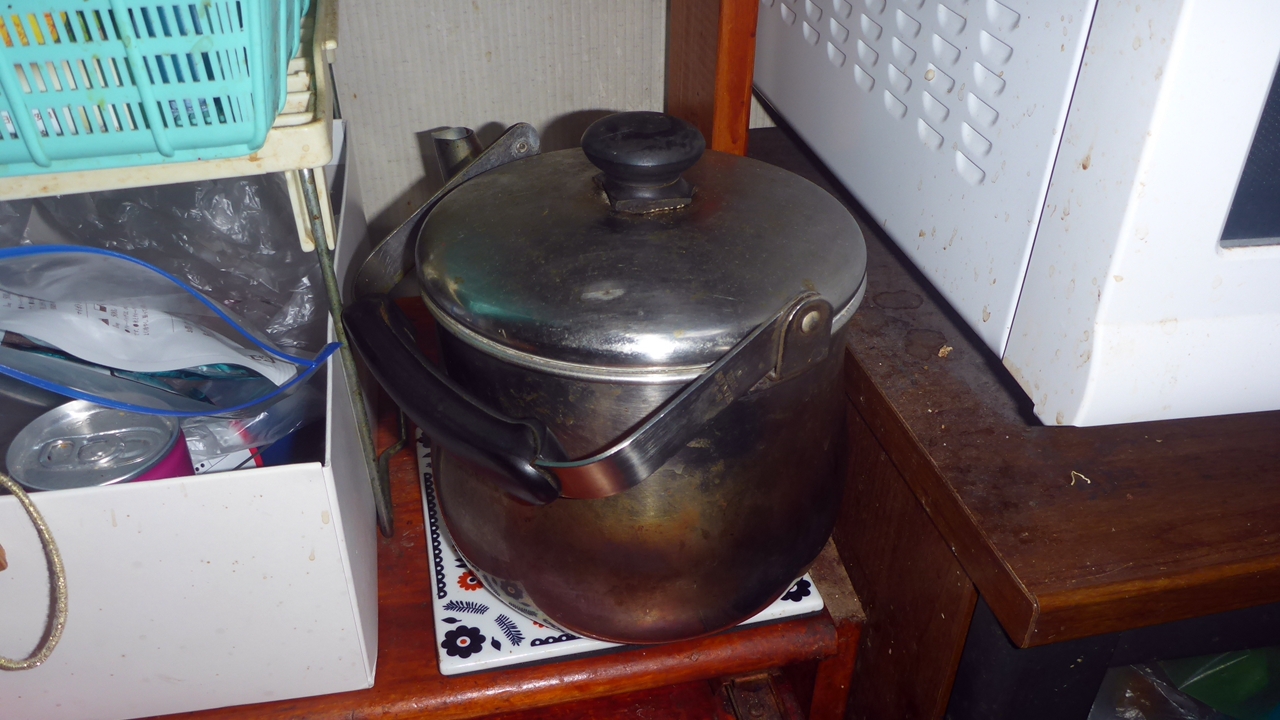 やかんでお湯を沸かしてセットする