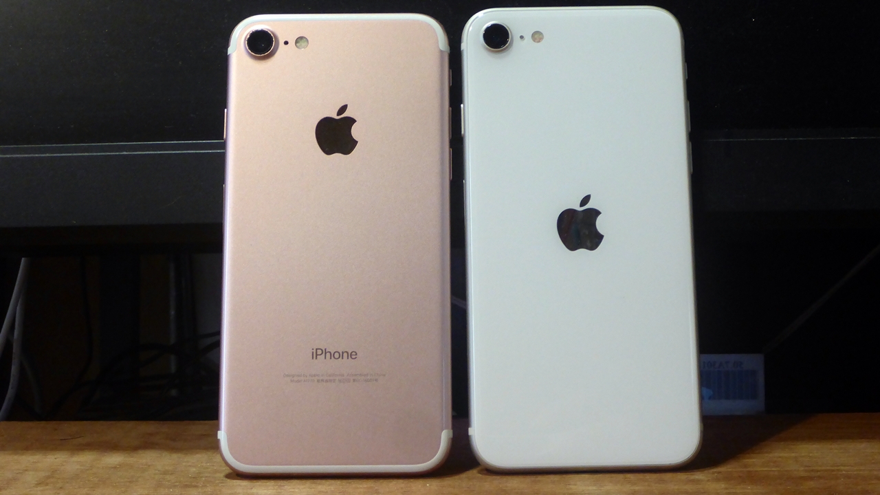 iPhoe7とiPhoneSEのカメラ側
