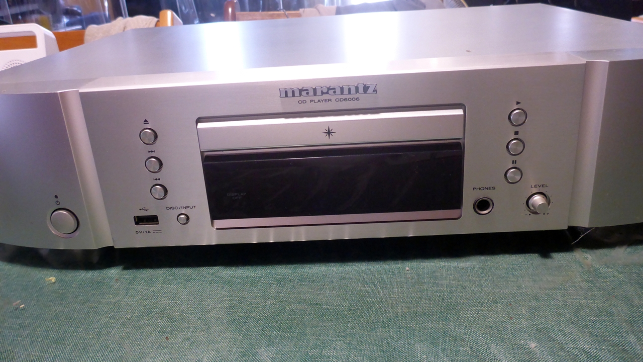 CD6006CDプレーヤーの前面パネル