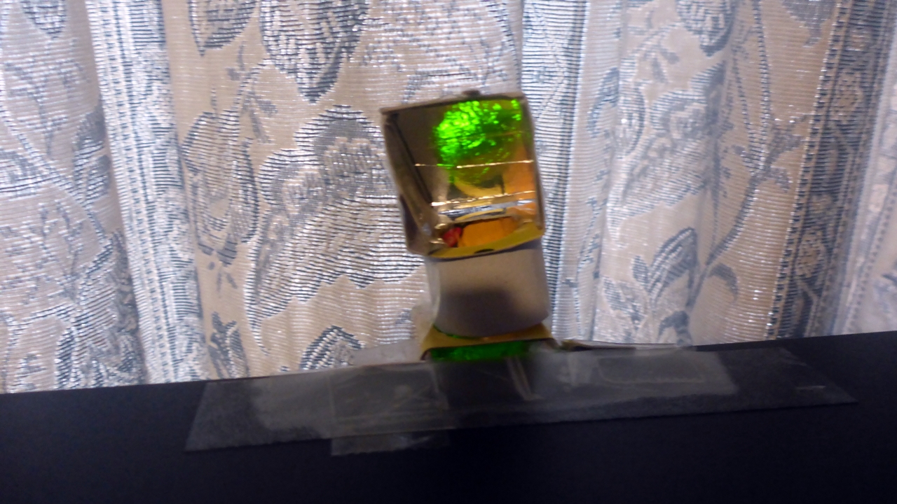 ミニ反射鏡でLED光を反射中